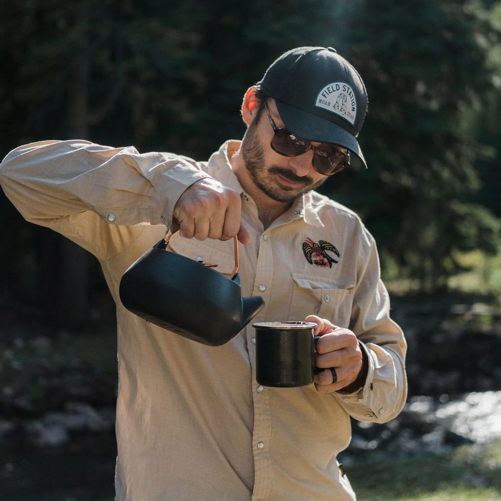 EnamelLinedCastIronTeapot-VintageWhite_04 Barebones.webp